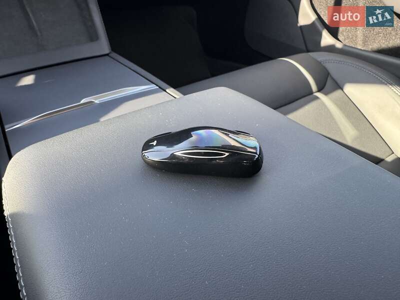 Седан Tesla Model 3 2024 в Луцьку