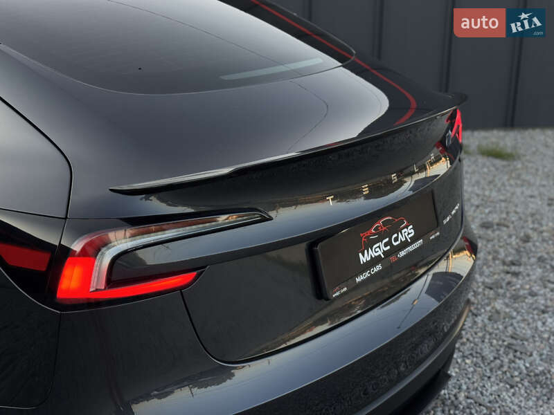 Седан Tesla Model 3 2024 в Луцке