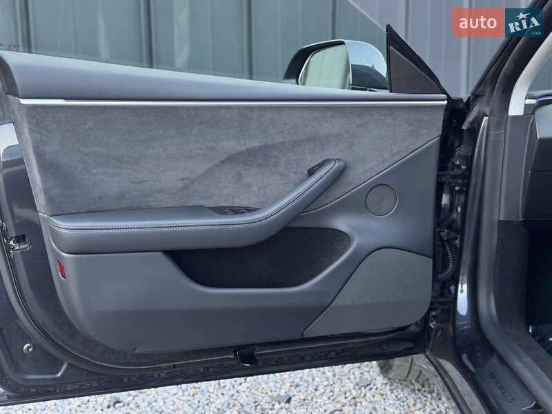 Седан Tesla Model 3 2024 в Луцке