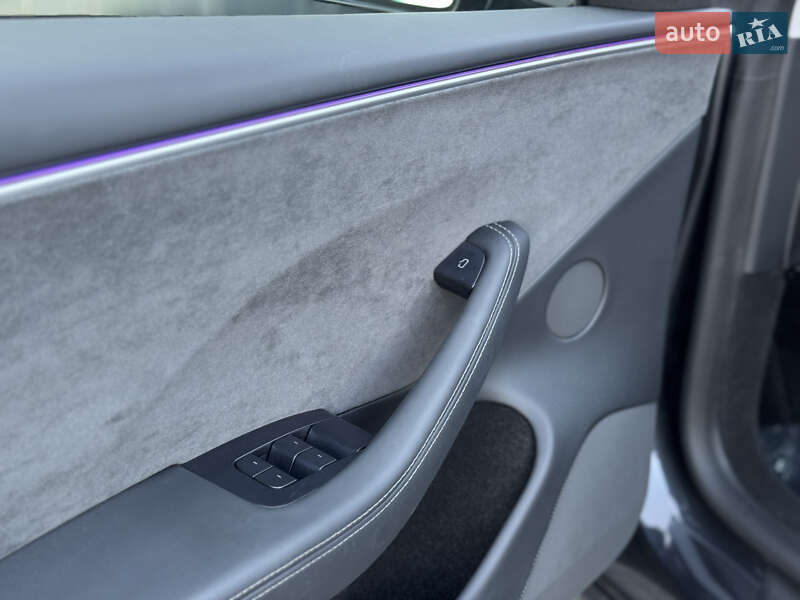 Седан Tesla Model 3 2024 в Луцке