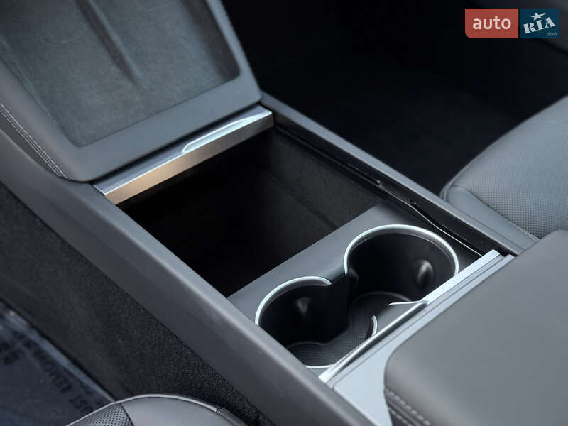 Седан Tesla Model 3 2024 в Луцке