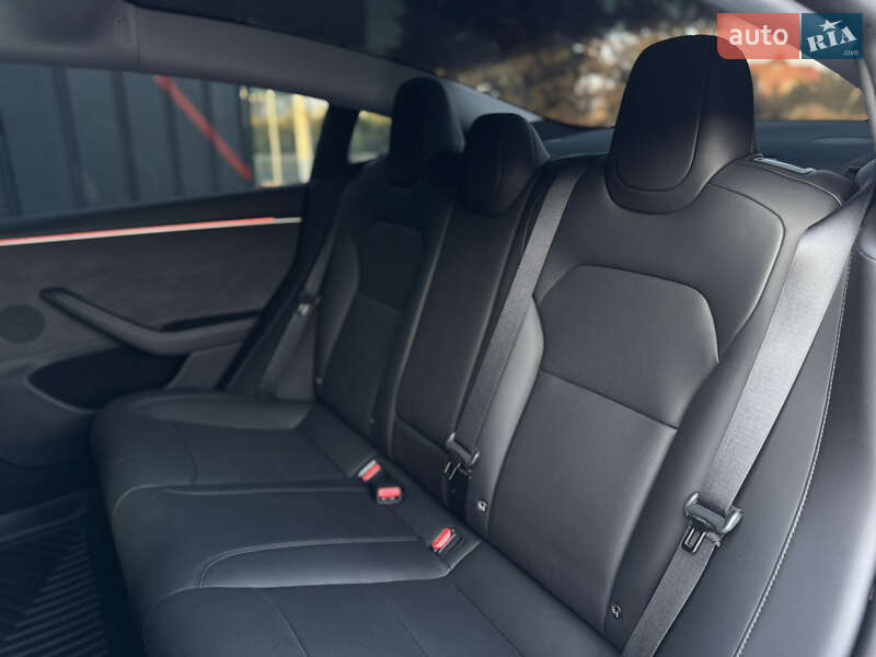 Седан Tesla Model 3 2024 в Луцке
