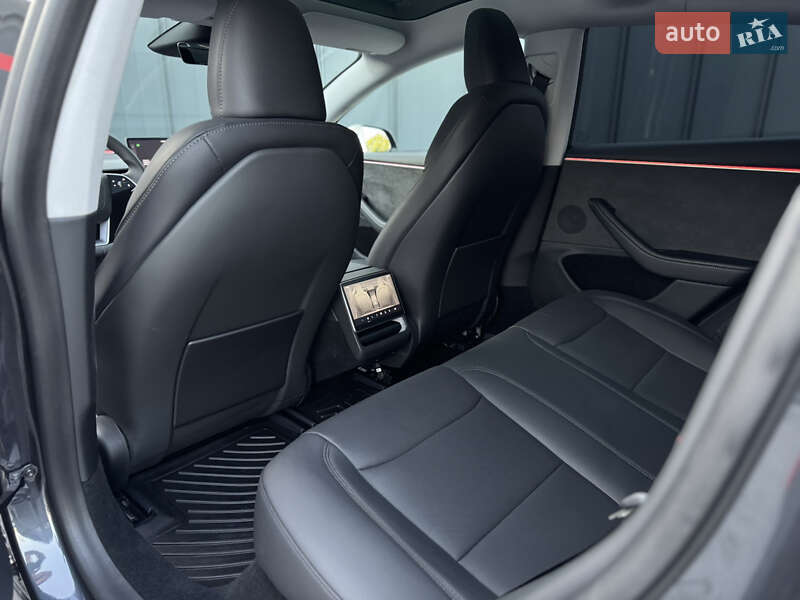 Седан Tesla Model 3 2024 в Луцке