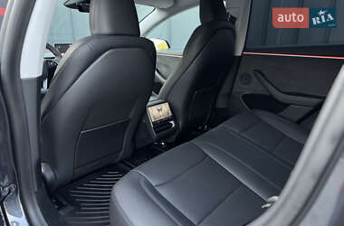 Седан Tesla Model 3 2024 в 