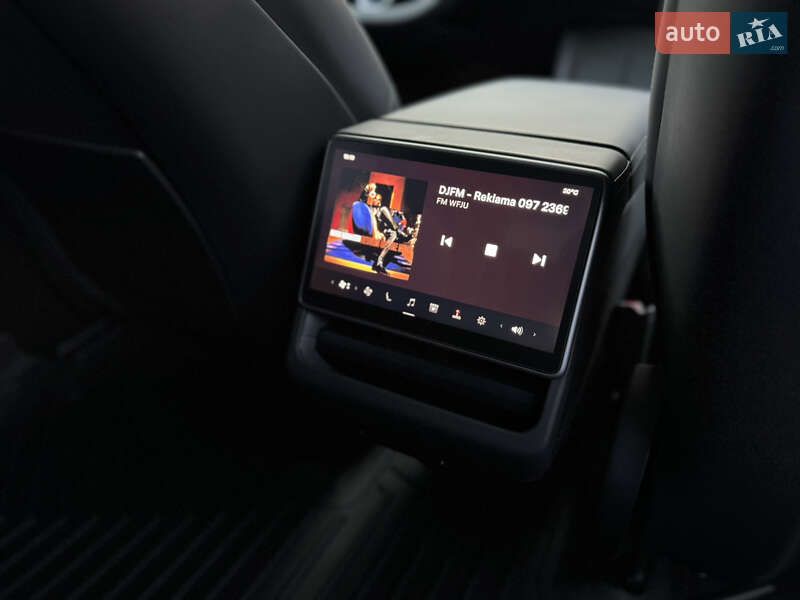 Седан Tesla Model 3 2024 в Луцке