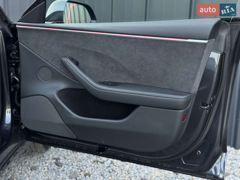 Седан Tesla Model 3 2024 в Луцке