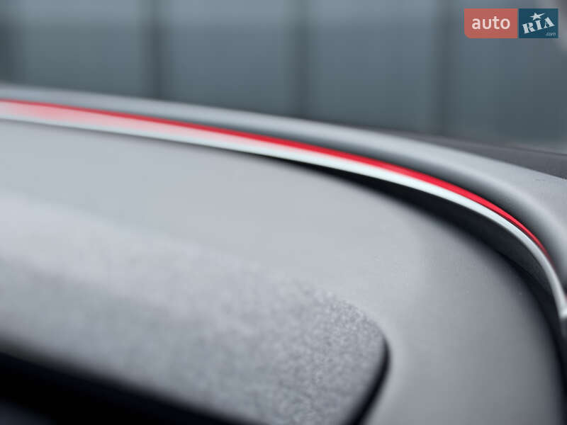 Седан Tesla Model 3 2024 в Луцке