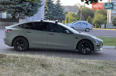 Седан Tesla Model 3 2022 в 