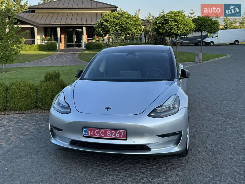 Седан Tesla Model 3 2018 в Львове