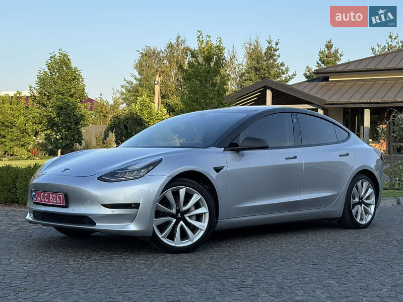 Седан Tesla Model 3 2018 в Львове