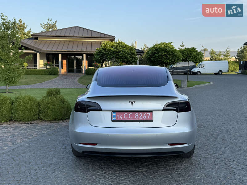 Седан Tesla Model 3 2018 в Львове