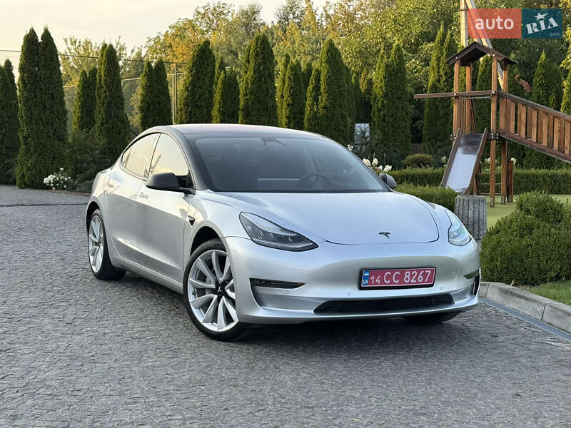 Седан Tesla Model 3 2018 в Львове