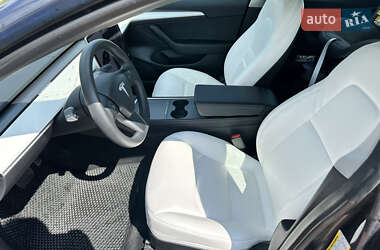 Седан Tesla Model 3 2022 в 