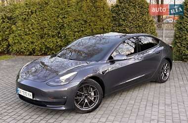 Седан Tesla Model 3 2021 в Хирові