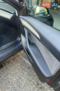 Седан Tesla Model 3 2023 в Львові