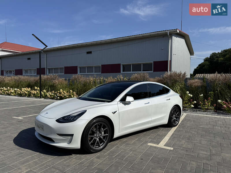 Седан Tesla Model 3 2020 в Луцке