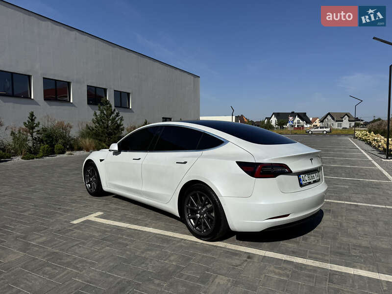 Седан Tesla Model 3 2020 в Луцке