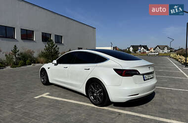 Седан Tesla Model 3 2020 в 