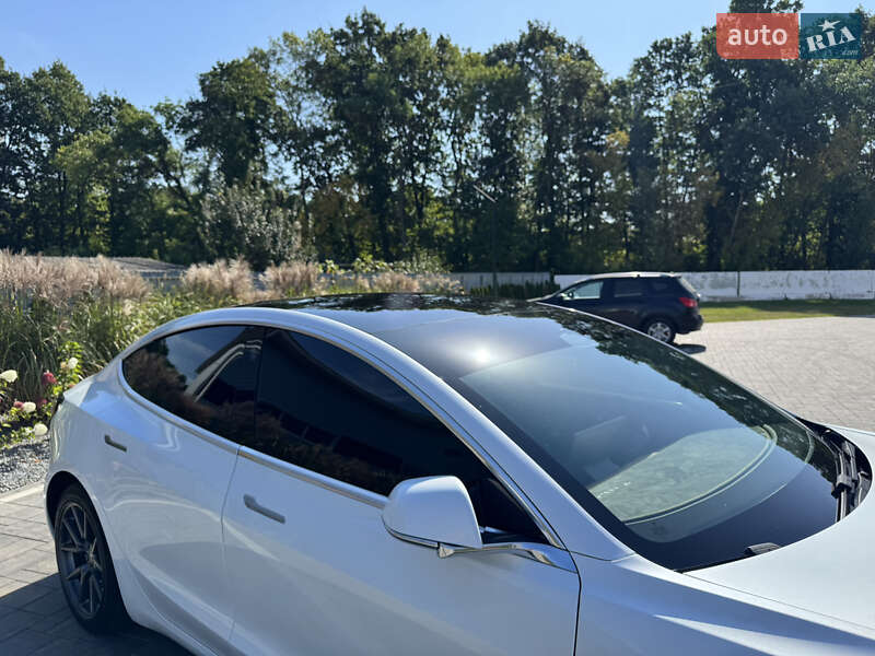Седан Tesla Model 3 2020 в Луцке