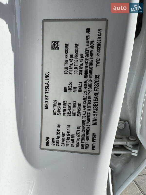 Седан Tesla Model 3 2020 в Луцке