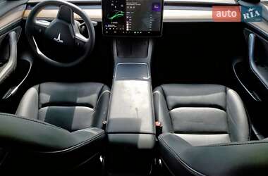 Седан Tesla Model 3 2022 в 