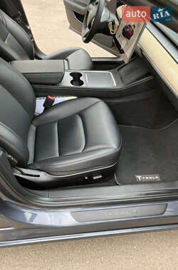 Седан Tesla Model 3 2022 в 