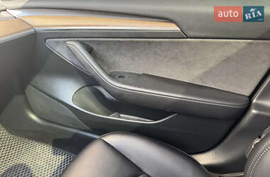 Седан Tesla Model 3 2023 в 
