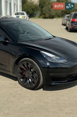Седан Tesla Model 3 2023 в 