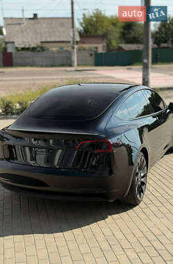 Седан Tesla Model 3 2023 в 