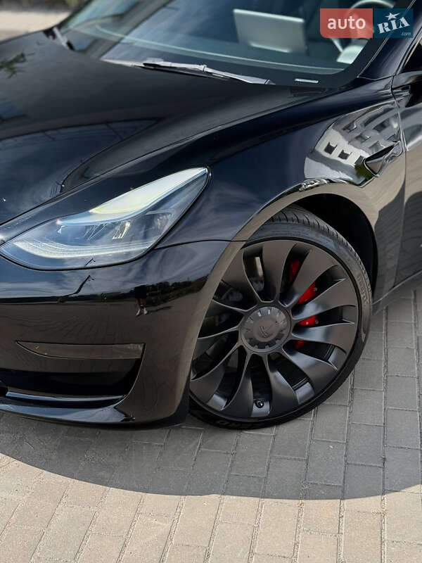 Седан Tesla Model 3 2023 в Житомирі