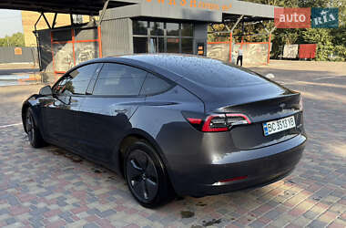 Седан Tesla Model 3 2022 в 