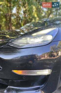 Седан Tesla Model 3 2020 в 