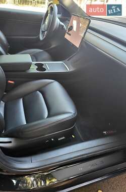 Седан Tesla Model 3 2020 в 