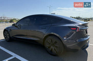 Седан Tesla Model 3 2024 в 
