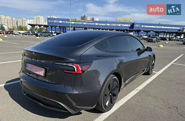 Седан Tesla Model 3 2024 в 