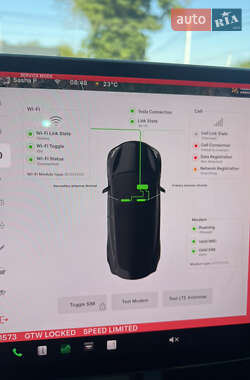 Седан Tesla Model 3 2022 в Бучі