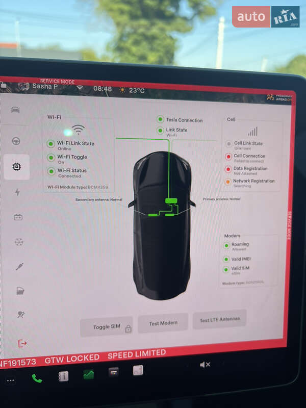 Седан Tesla Model 3 2022 в Бучі