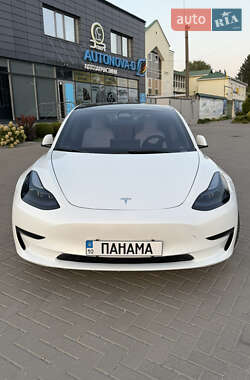Седан Tesla Model 3 2021 в 