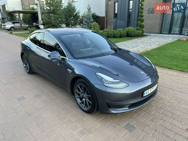 Седан Tesla Model 3 2019 в 