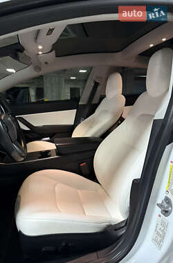 Седан Tesla Model 3 2018 в 