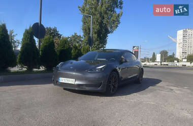 Седан Tesla Model 3 2021 в 