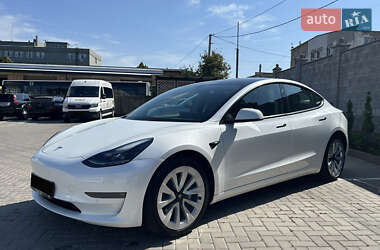 Седан Tesla Model 3 2022 в 