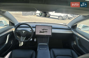 Седан Tesla Model 3 2022 в 