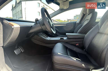 Седан Tesla Model 3 2022 в 