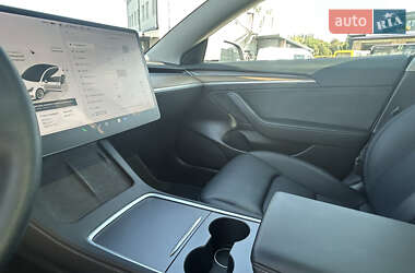Седан Tesla Model 3 2022 в 