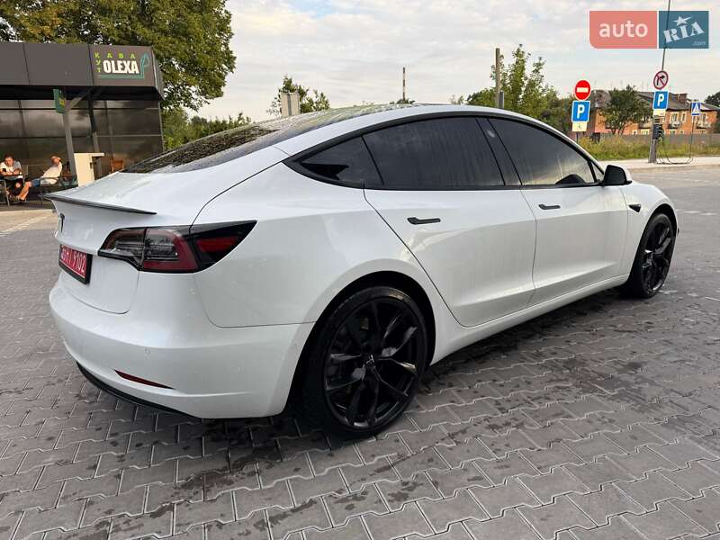 Седан Tesla Model 3 2019 в Володимирі