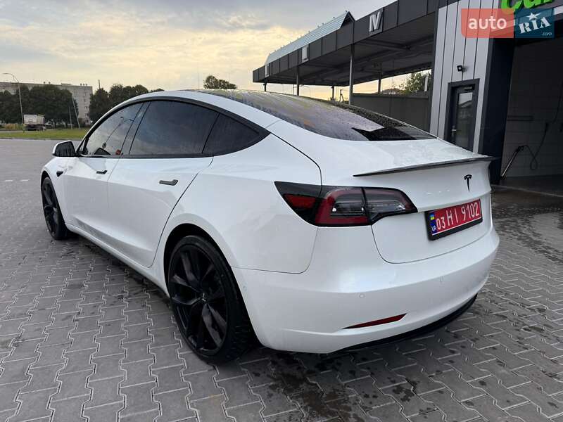 Седан Tesla Model 3 2019 в Володимирі