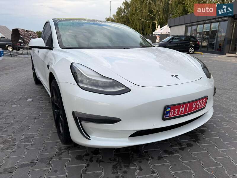 Седан Tesla Model 3 2019 в Володимирі