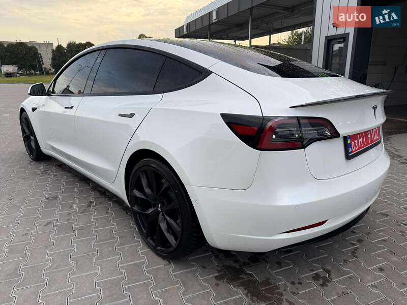 Седан Tesla Model 3 2019 в Володимирі