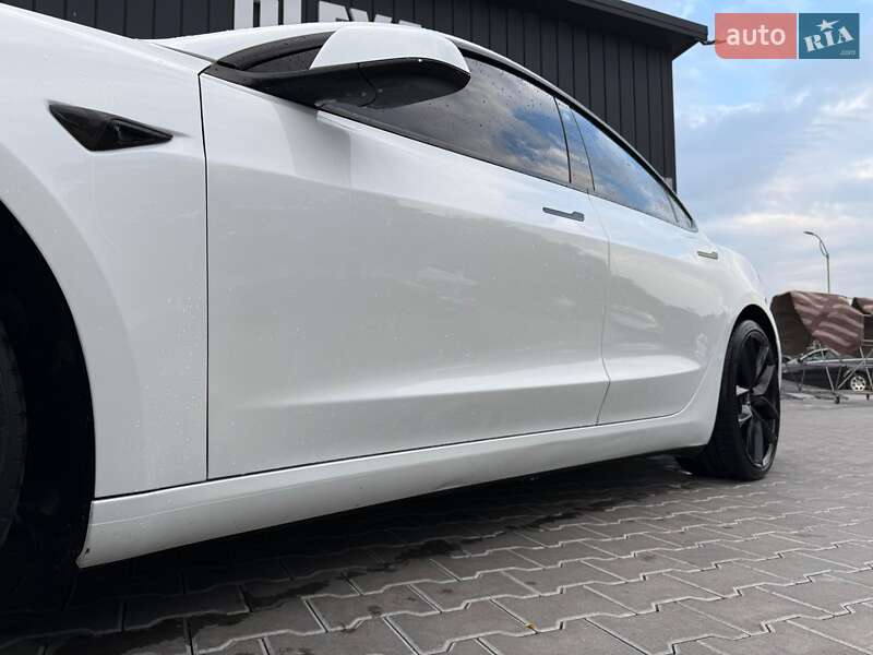 Седан Tesla Model 3 2019 в Володимирі